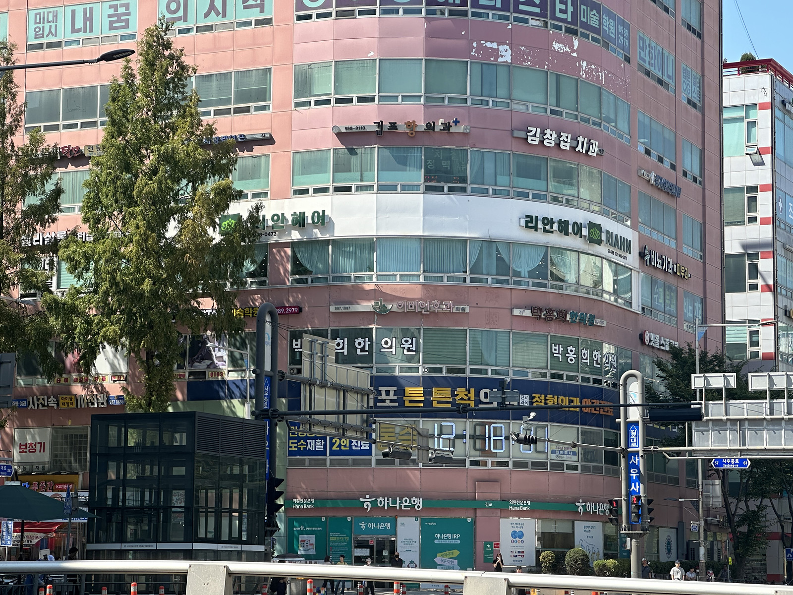 리안헤어 김포시청점 사우동 미용실 매장 - 매장 건물 외관 (김포대로)